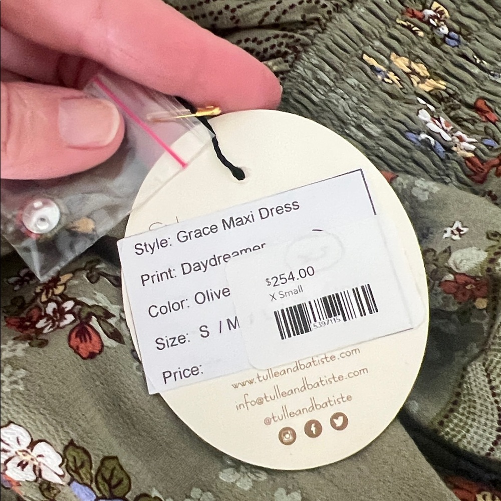 Tulle & Batiste Grace Maxi dress in Olive, 100%
Rayon Crepe Handmade - Picture 9 of 9